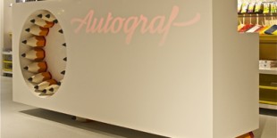 Magazinul Autograf, deschis in vara acestui an in AFI Palace Cotroceni, este primul magazin din Romania dedicat exclusiv vanzarii obiectelor de papetarie si consumabilelor de birou: hartie de scris si tiparit, markere, pixuri, creioane, caiete si agende, agrafe de birou si multe altele.

 

Proiectul amenajarii acestui spatiu a fost realizat de catre domnul Matius Ichim, un arhitect cu o vasta experienta […] Mai mult…