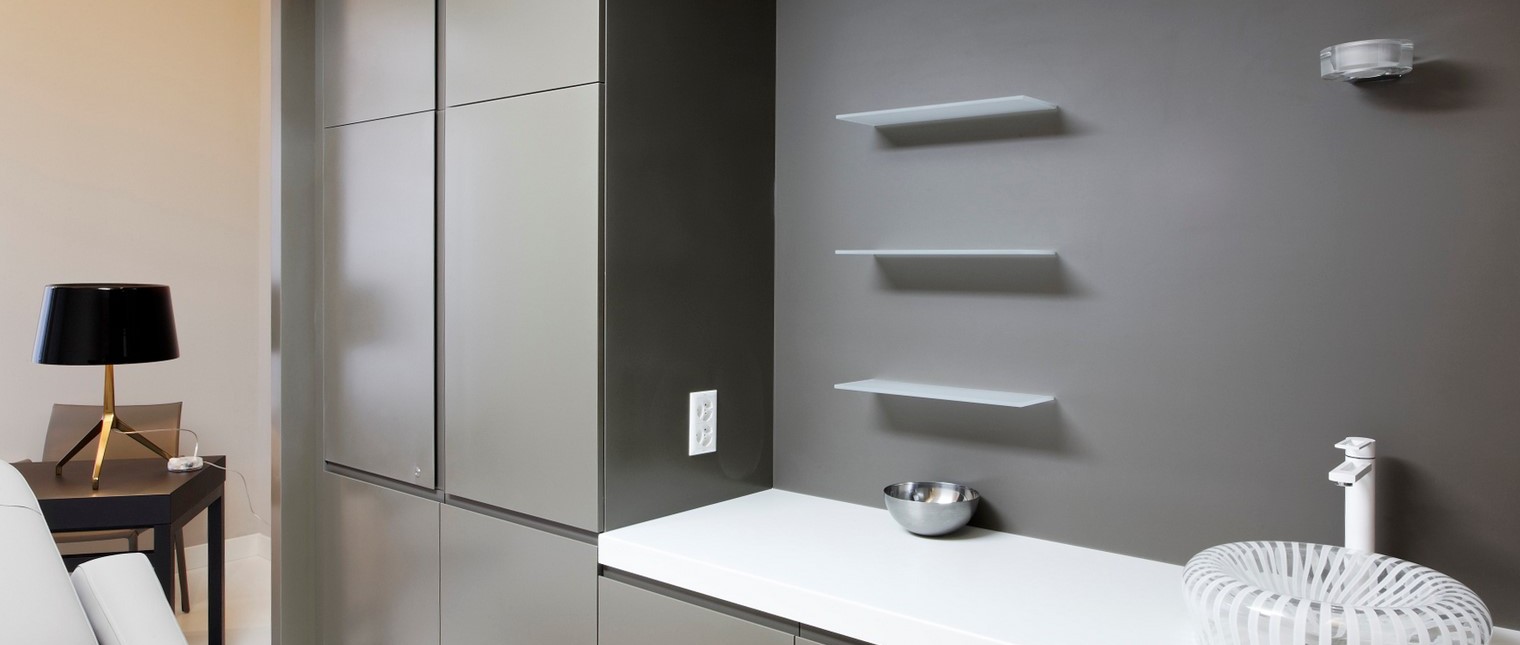 Centrul medical Imaderm, ce si-a deschis portile in anul 2011 in centru orasului elvetian Geneva, reprezinta un centru de wellness ce ofera o atmosfera calda si primitoare intr-o ambianta eleganta si confortabila intregii clientele exclusiviste ce-i calca pragul.

Materialul mineral HI-MACS® poate fi gasit in intreg spatiul amenajat, intr-o gama cromatica calda de culori neutre.

Amenajarea interioara a fost realizata de catre […] Mai mult…