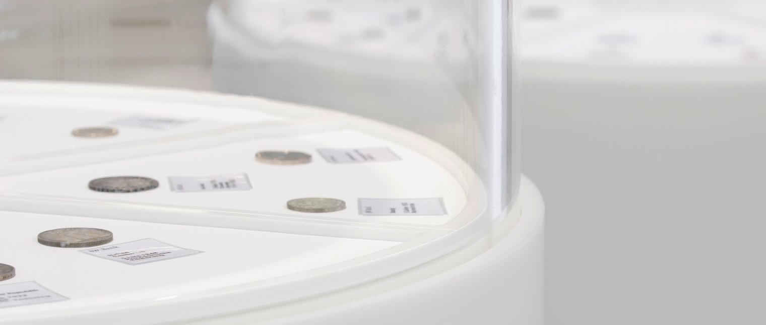 Sediile bancare sunt percepute ca spatii autoportante, puternic ancorate in tesutul urban, cu fatade reprezentative menite sa le contureze puternica prezenta si reputatie.

Printr-o metoda noncomformista sediul bancii Baden-Württemberg Bank (BW Bank) a fost reamenajat intr-un stil contrastant cu vechiul stil.

In conceperea acestui nou design al spatiului de lucru cu clientii de la primul nivel al cladirii, precum si al zonei […] Mai mult…