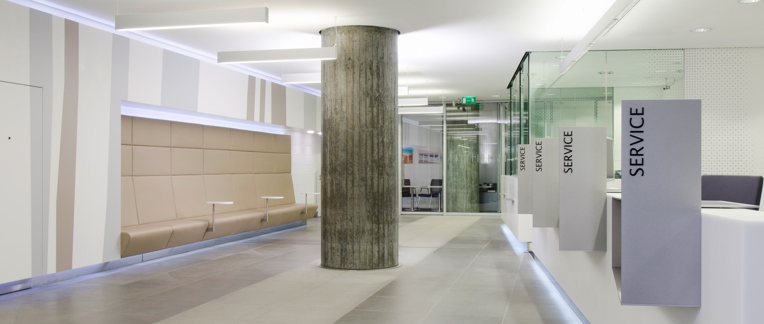 Sediile bancare sunt percepute ca spatii autoportante, puternic ancorate in tesutul urban, cu fatade reprezentative menite sa le contureze puternica prezenta si reputatie.

Printr-o metoda noncomformista sediul bancii Baden-Württemberg Bank (BW Bank) a fost reamenajat intr-un stil contrastant cu vechiul stil.

In conceperea acestui nou design al spatiului de lucru cu clientii de la primul nivel al cladirii, precum si al zonei […] Mai mult…