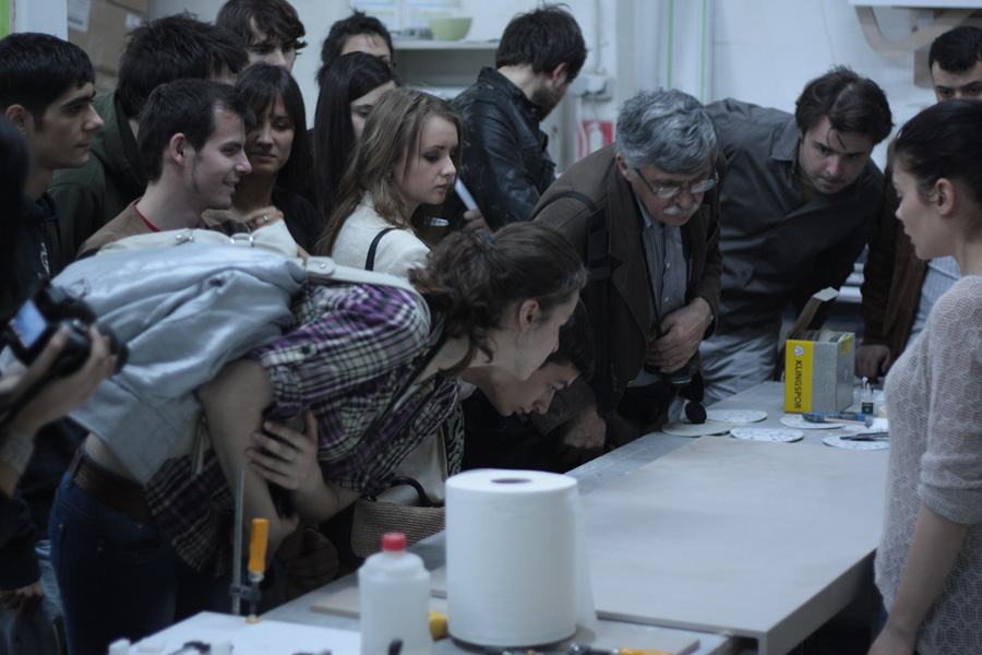 Cu o experienta de 7 ani pe piata din Romania, Atvangarde s-a impus ca fiind un centru de excelenta in termeni de design, avand o facilitate de productie sofisticata cu materiale si tehnologii de ultima generatie. Si pentru ca vrem sa inspiram tinerele talente sa isi demonstreze abilitatile si creativitatea, am organizat in acest an impreuna cu Universitatea de Arhitectura […] Mai mult…