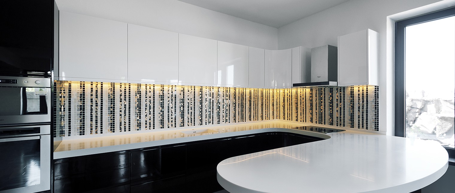 Bucatarie HI-MACS colectia Sinus in alb si negru