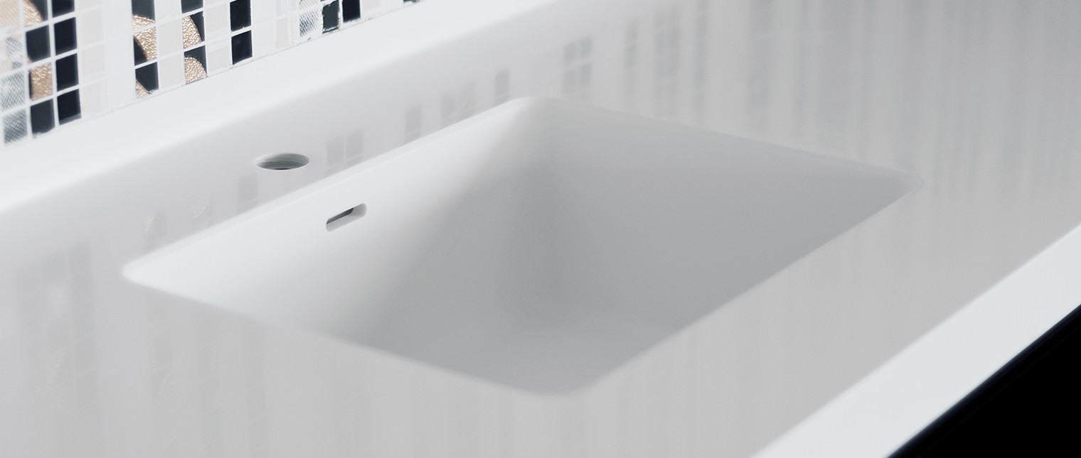 Bucatarie HI-MACS colectia Sinus in alb si negru