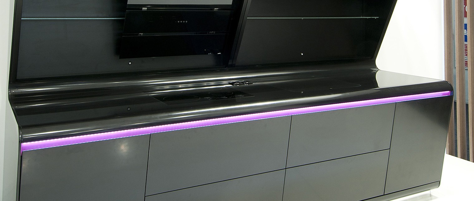 Combinatia dintre viziunea moderna a designerului Karim Rashid si proprietatile extraordinare ale HI-MACS®, materialul acrilic mineral de ultima generatie, s-a concretizat sub forma colectiei Kook and Karan, formata din 2 bucatarii realizate de catre Aran Cucine.

Conceptul exclusiv al bucatariei Kook, prezentat in cadrul Targului International de Mobilier din Milan, se distinge prin fluiditate, forme sinuoase si design ergonomic inovativ, realizat […] Mai mult…