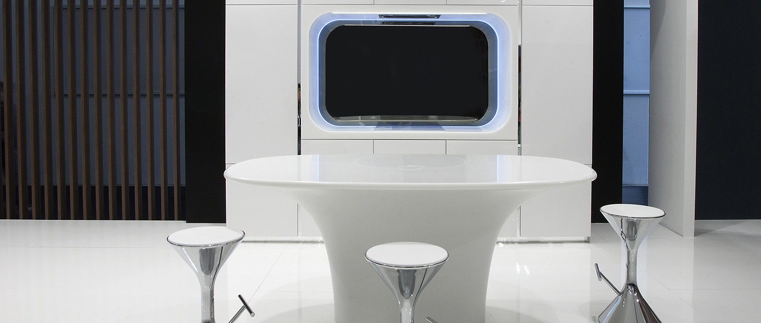Combinatia dintre viziunea moderna a designerului Karim Rashid si proprietatile extraordinare ale HI-MACS®, materialul acrilic mineral de ultima generatie, s-a concretizat sub forma colectiei Kook and Karan, formata din 2 bucatarii realizate de catre Aran Cucine.

Conceptul exclusiv al bucatariei Kook, prezentat in cadrul Targului International de Mobilier din Milan, se distinge prin fluiditate, forme sinuoase si design ergonomic inovativ, realizat […] Mai mult…