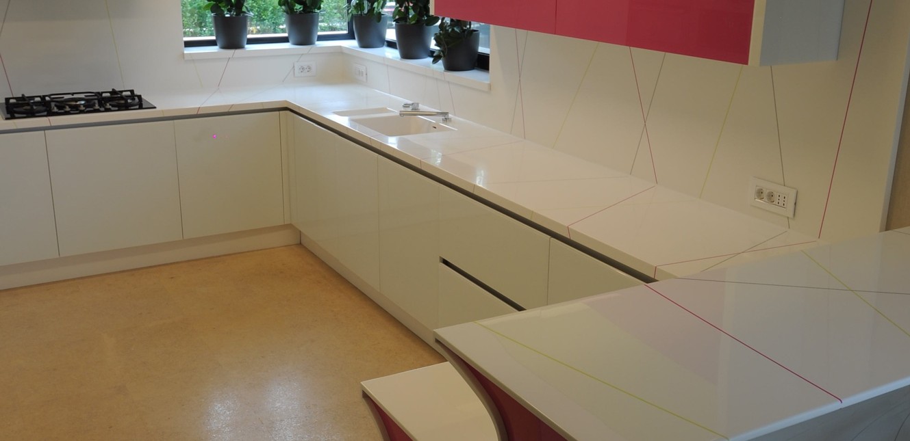 Swan Lake Villa bucatarie Hi-Macs