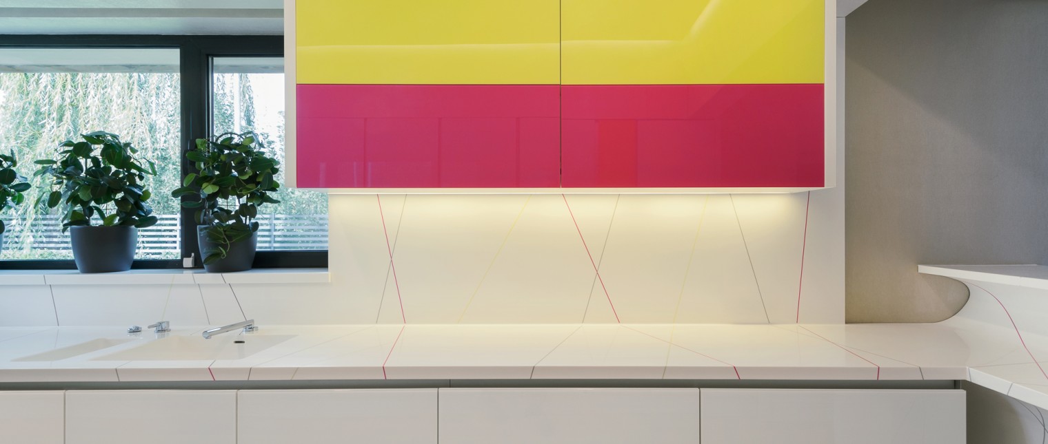 Swan Lake Villa bucatarie Hi-Macs