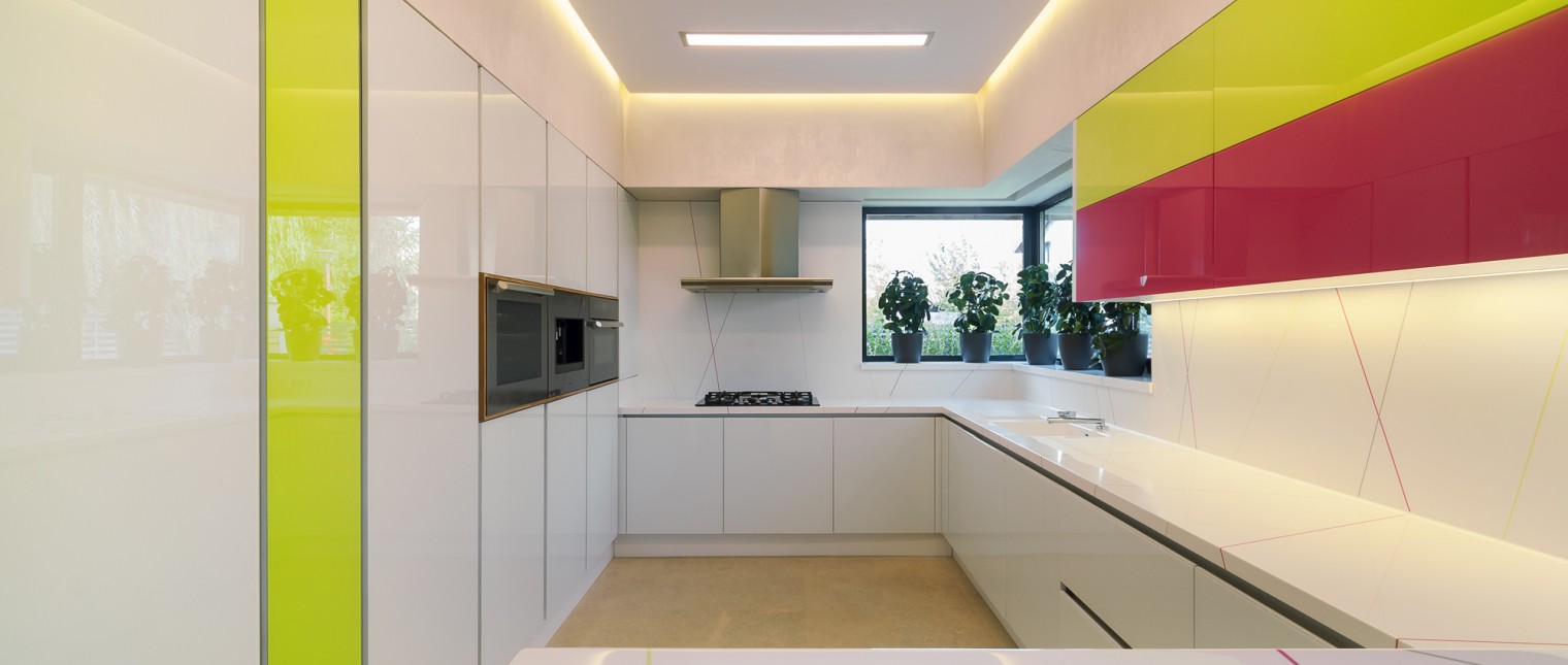 Swan Lake Villa bucatarie Hi-Macs