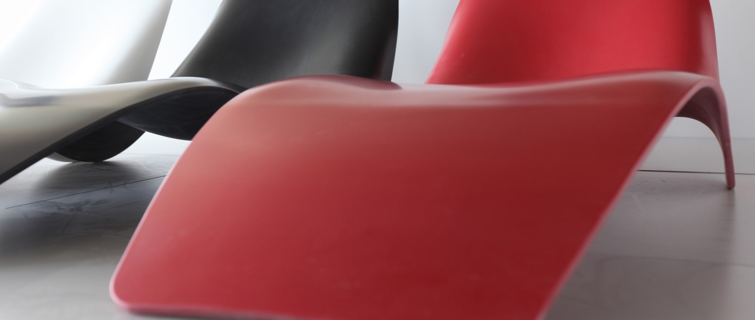 Mobilierul are un rol important in amenajarile exterioare, iar odata cu venirea sezonului cald terasele trebuie sa fie pregatite. Un exemplu de astfel de mobilier este FLOATER, sezlongul din HI-MACS® proiectat de Manuel Kretzer (Responsive Design Studio).
 […] Mai mult…