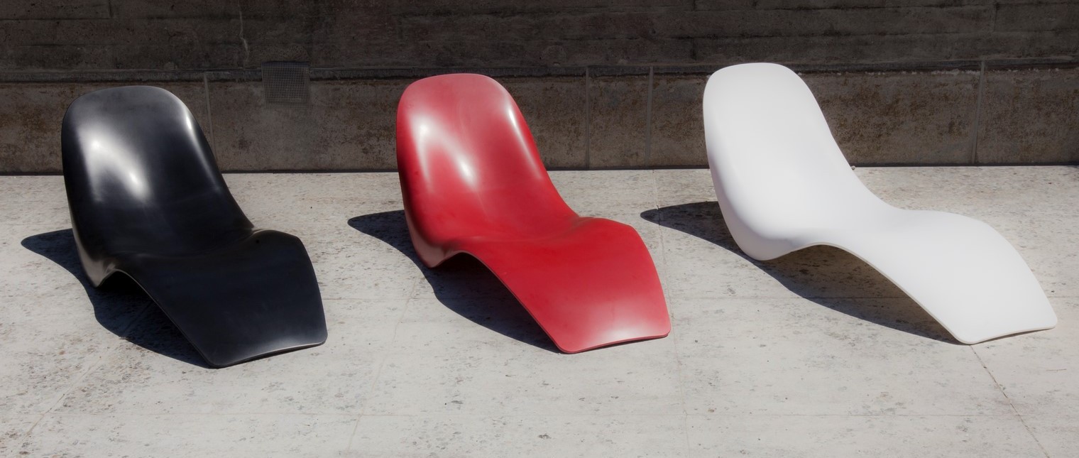 Mobilierul are un rol important in amenajarile exterioare, iar odata cu venirea sezonului cald terasele trebuie sa fie pregatite. Un exemplu de astfel de mobilier este FLOATER, sezlongul din HI-MACS® proiectat de Manuel Kretzer (Responsive Design Studio).
 […] Mai mult…