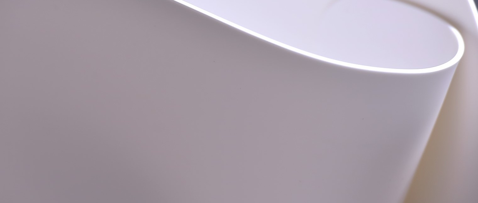 „Ideile mărețe au nevoie de materiale de bună calitate pentru a le face grandioase.”

Ca o floare a luminii, grațioasă, fină și mereu de actualitate, această lampă din HI-MACS în formă de lalea transmite emoție, tehnologie și o calitate superioară a materialelor.

Frumusețea și grația lalelei au făcut din această floare un simbol al iubirii sincere și puternice. Cuvantul englezesc lalea (tulip) […] Mai mult…