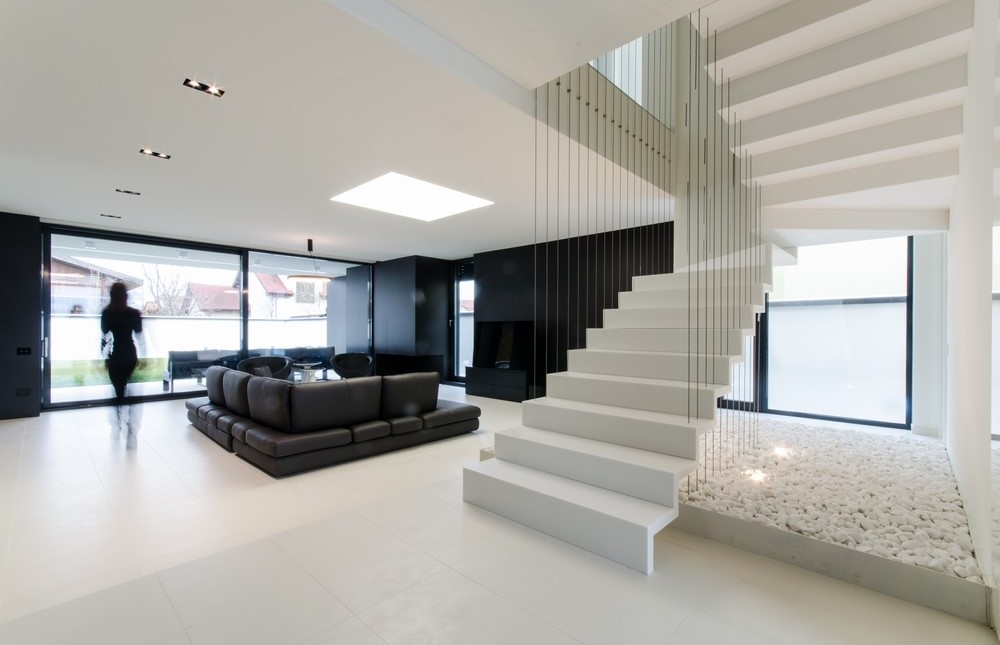 Proiect al arhitectului Claudiu Toma de la Parasite Studio în care luxul minimalist este furnizat în formă pură, acest proiect de scară suspendată doar în cabluri vine cu soluții constructive cu adevărat provocatoare și utilizează numai materiale contemporane ale căror proprietăți fac ca acestea să fie unice: permit fabricație dintr-o bucată fără îmbinări vizibile, treptele scării părând turnate, rezistență la […] Mai mult…