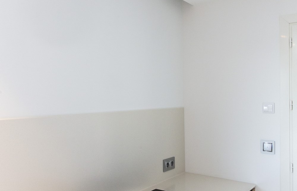 Dupa maminicusine®, colectie minimalista de bucatarii destinate spatiilor mici, designerul Charlotte Raynaud Hegenbart si fabricatorul de mobilier Menuiserie Hegenbart prezinat o bucatarie din HI-MACS intr-o camera plina de lumina si cu vedere spectaculoasa la muntele Saint-Victoire.

Tendinta zilelor noastre este spre spatii de habitat cu planuri deschise, luminoase si calde.Adio bucatariilor minuscule unde bucatarii sunt izolati in timp ce toti ceilalti […] Mai mult…