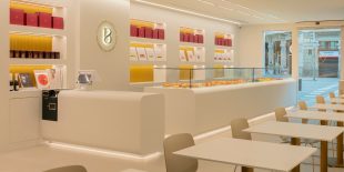 La Pastisseria Barcelona, sub conducerea artizanilor Josep Maria Rodríguez Guerola, World Pastry Champion 2011, și Ana Jarquín, Revelation Pastry Chef 2019, deschide un nou capitol odată cu renovarea completă a locației sale de pe strada Aragón din Barcelona.

Noua amenajare transformă spațiul într-un ambient luminos și primitor, în care materiale premium, precum HIMACS, sunt utilizate pentru a pune în evidență vitrina […] Mai mult…